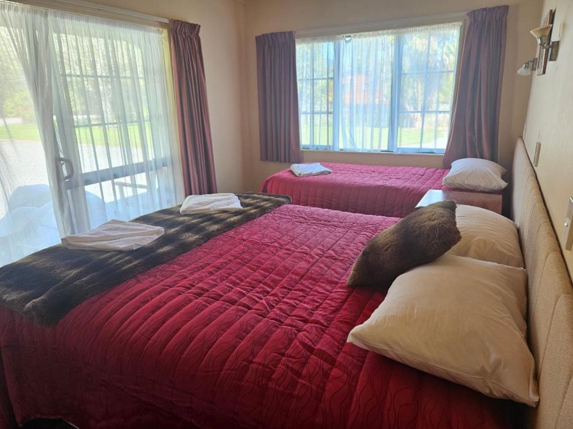 Kiwi Park Motels Murchison Exteriör bild