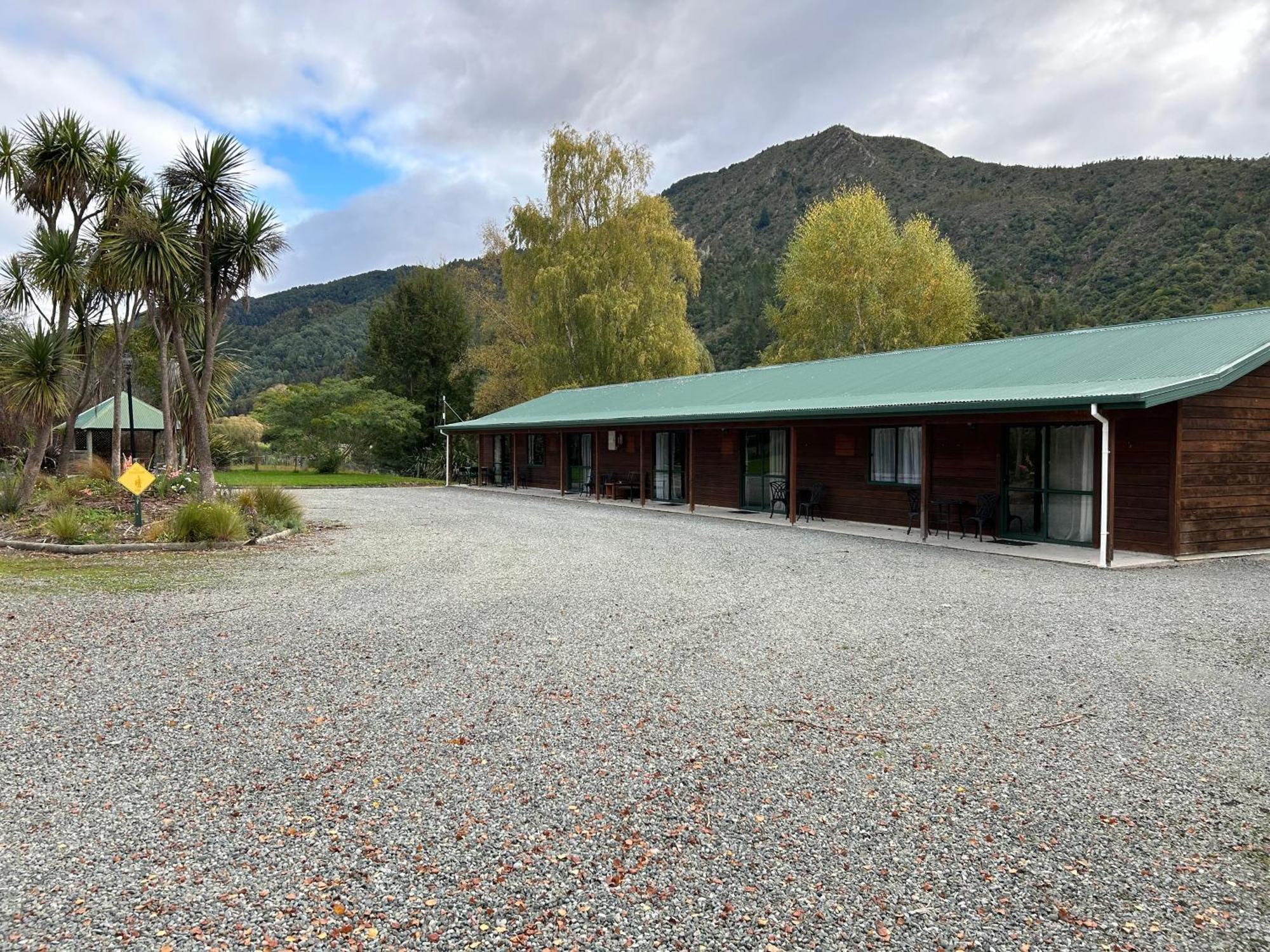 Kiwi Park Motels Murchison Exteriör bild