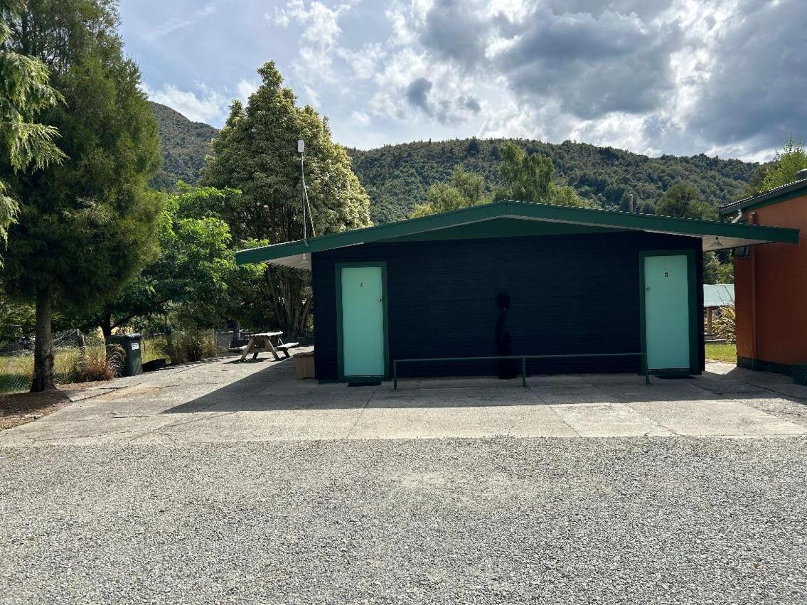 Kiwi Park Motels Murchison Exteriör bild